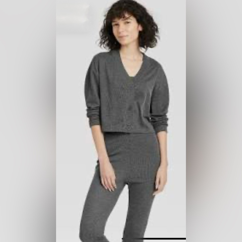 Colsie Ribbed Button Cropped Cardigan Sz M NWT